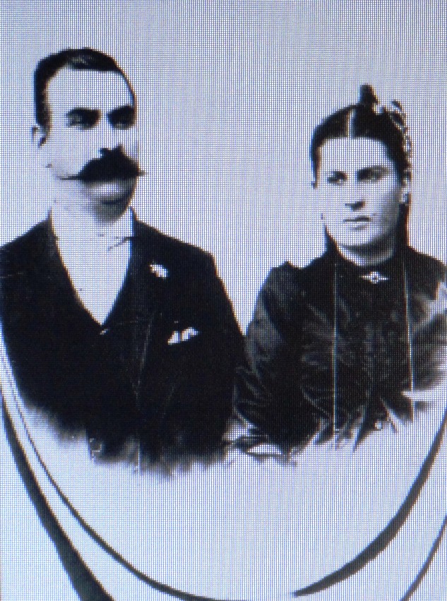 Μαλακάσι, Ο Σωτήρης Νακόπουλος με τη σύζυγό του Ευαγγελία στο Καφ Ελ Ζαγιάτ της Αιγύπτου το 1910  